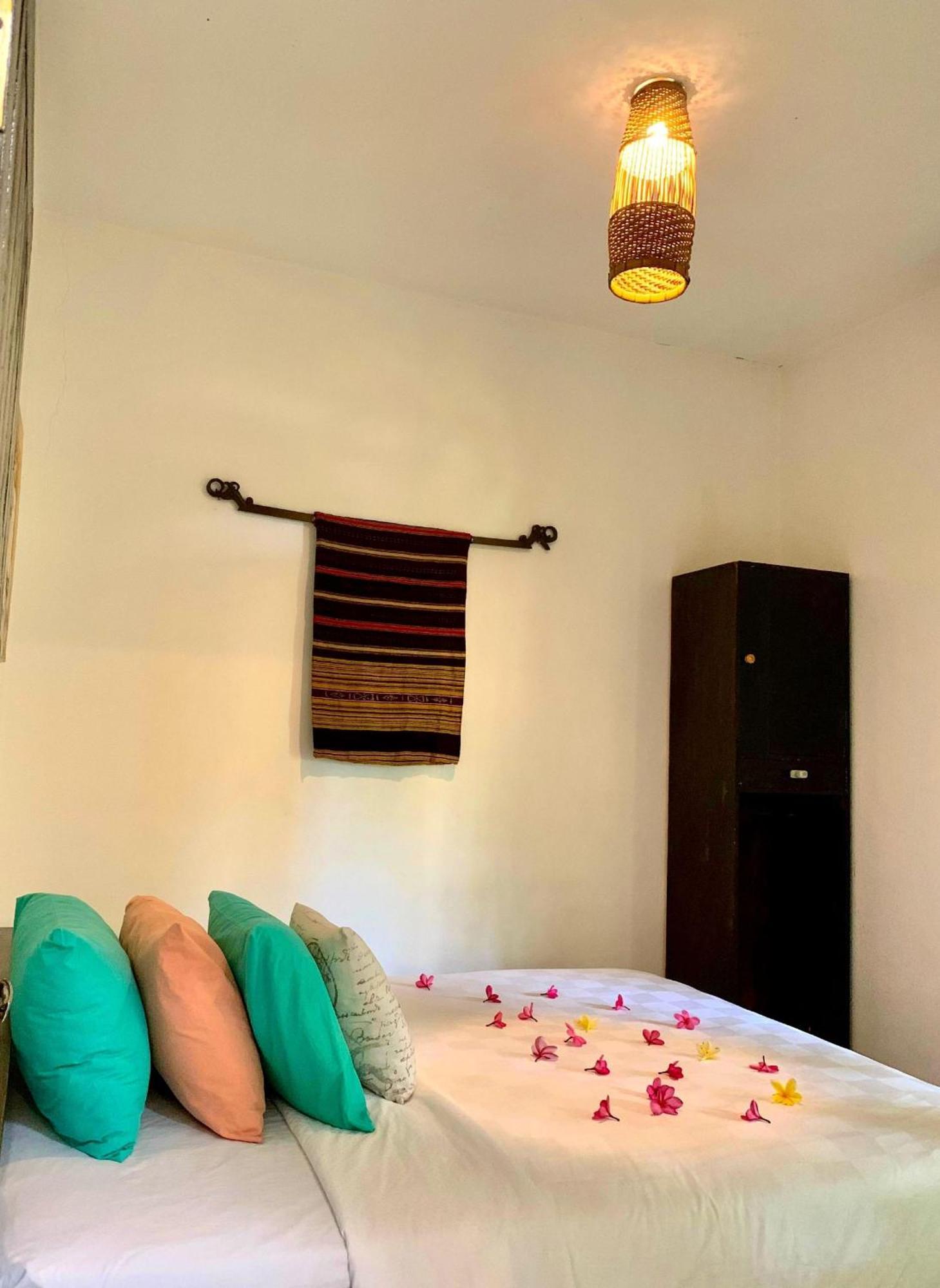 Frangipani Garden छुट्टी का घर Senggigi